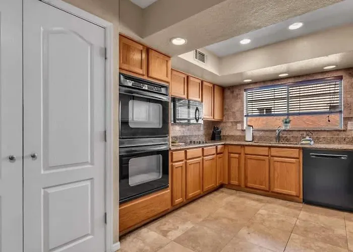 Holiday home Huge Pool Hot Tub Outdoor Kitchen Pool Table Scottsdale