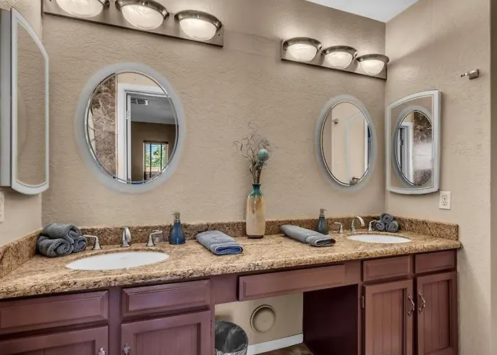 Huge Pool Hot Tub Outdoor Kitchen Pool Table * Scottsdale